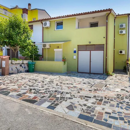 Apartment 1 Bedroom Lovely In