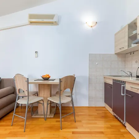 1 Bedroom Lovely In Apartment