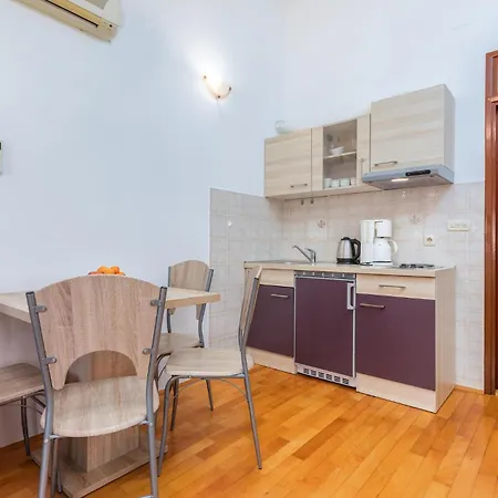 Apartment 1 Bedroom Lovely In *
