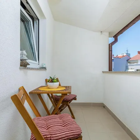 1 Bedroom Lovely In Apartment *