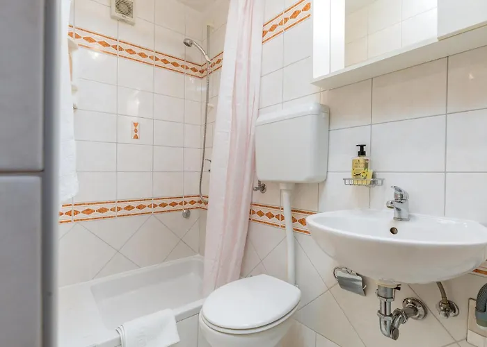 Apartment 1 Bedroom Lovely In Pula
