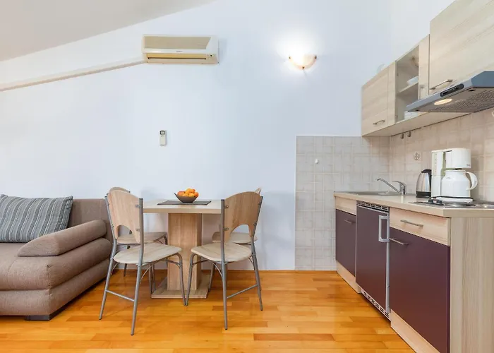 1 Bedroom Lovely In Apartment