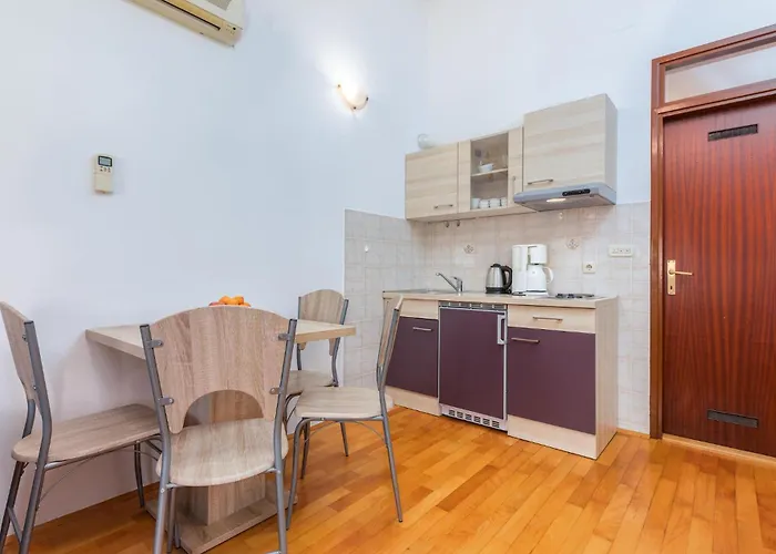 Apartment 1 Bedroom Lovely In *