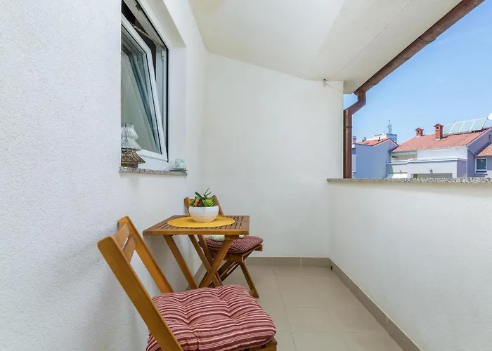 1 Bedroom Lovely In Apartment *